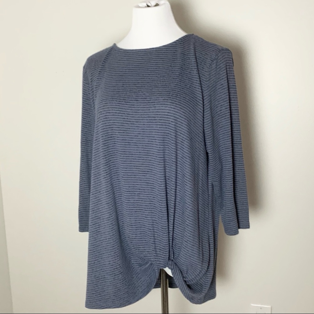 3/$20 Mattie M XL blue striped top, knot front